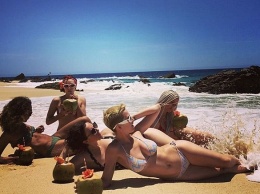 Кэти Перри с подружками отдыхают в Мексике