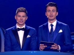 Ведущие Евровидения-2017 сменили по два костюма в течение второго полуфинала