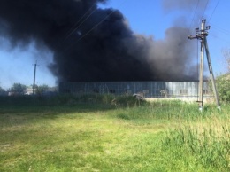 Пожар произошел на фабрике в Киевской области