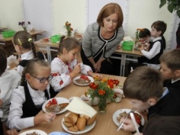 Школьников кормят остывшими обедами
