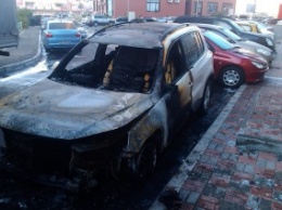 Столичные поджигатели уничтожили люксовый BMW X3 на Дарнице