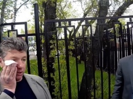 Московский депутат напал на активистов "СтопХама", заснявших его езду по тротуару