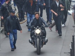 Том Круз в Париже на мотоцикле BMW - съемки «Миссия невыполнима 6»