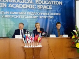 Министр образования посетила университет им. Ушинского и рассказала о реформах в сфере образования (фото)