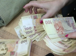 Миллиарды «под матрасом»: украинцы не доверяют банкам