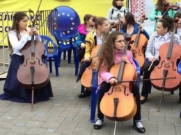В Мариуполе гимн ЕС исполнили 150 юных музыкантов с Востока Украины (ФОТО, ВИДЕО)