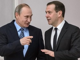 Путин оказался причастным к коррупционным схемам Медведева