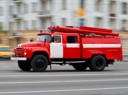 В Омске пожарные спасли из горящего подъезда 5-этажного дома 6 человек