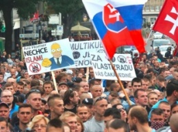 В Варшаве 5 тыс человек вышло с протестом против беженцев