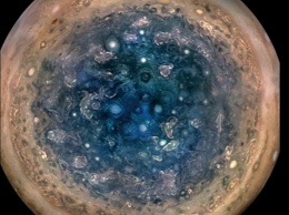 Зонд Juno запечатлел на поверхности Юпитера огромный торнадо