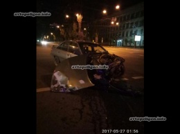 ДТП в центре Киева: пьяный (?) водитель Porsche Cayenne протаранил Opel и сбежал. ФОТО