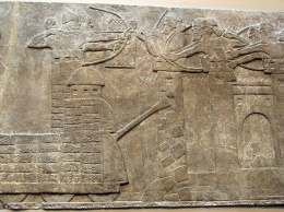 На ассирийских барельефах ученые увидели изображение механического танка