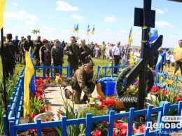 Под Славянском почтили память защитников Украины, погибших в сбитом вертолете