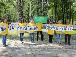 В Покровске провели флеш-моб на тему "Мы - за легальную занятость"