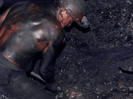 Горловка: с неработающих шахт "за прогулы" увольняют горняков