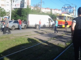 В Одессе не разминулись микроавтобус и трамвай