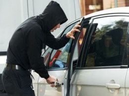 Правоохранители Покровской оперативной зоны в мае зафиксировали 22 случая краж из салонов автомобилей