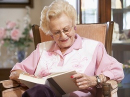 Ученые: Чтение в пожилом возрасте продлевает жизнь