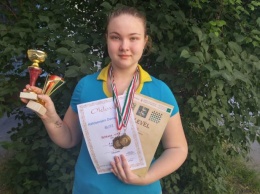 Юная шашистка из Каменского привезла из Венгрии две золотые медали