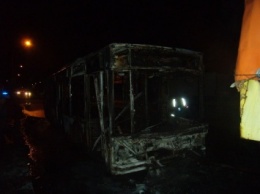На проспекте Глушкова в Киеве сгорел троллейбус