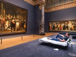 В музее Амстердама разрешили провести ночь под картиной Рембрандта