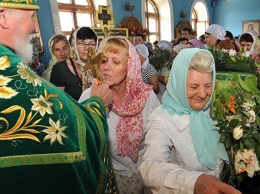 Православные христиане отмечают день святой Троицы