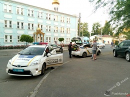 В Одессе двое мужчин устроили драку с полицейскими (фото)