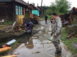 Погода в России не унимается: ураган в Свердловской области повалил деревья, сорвал крыши с домов, есть погибшие и раненые
