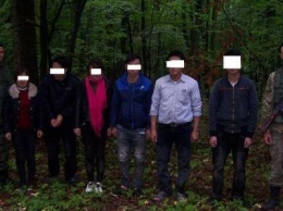 Пограничники на Закарпатье задержали 15 вьетнамцев