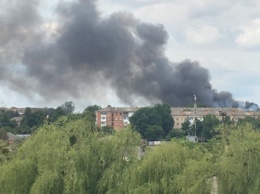 В Ривне вспыхнул сильный пожар на территории воинской части: опубликованы фото