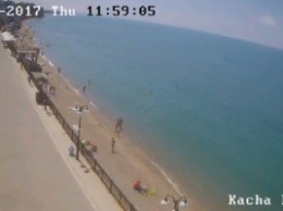 Четвертый "несезон": набережные Крыма по-прежнему пусты, а в Коктебеле за сутки исчез пляжный навес