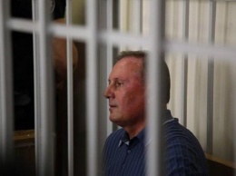 Суд оставил Ефремова под стражей еще на два месяца