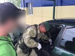 Одесские стражи закона раскрыли нарколабораторию с помощью... перчатки (ВИДЕО)
