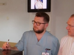 Врачи больницы Мечникова спасают раненых бойцов АТО