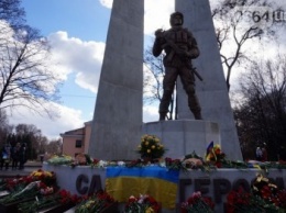 К Монументу памяти погибшим в зоне АТО Героям добавили три гранитные плиты с именами терновчан (ФОТО)
