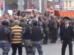 Полиция не допустила сторонников Навального на Пушкинскую площадь в Москве