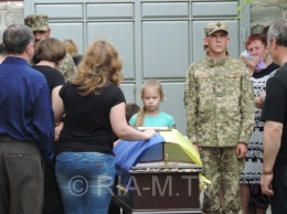 В Запорожской области похоронили молодого бойца, убитого током