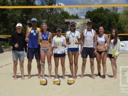 Под Кривым Рогом стартовал первый этап всеукраинских соревнований по пляжному волейболу