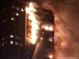 В Лондоне разгорелся крупный пожар в высотном здании