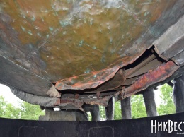В Николаеве памятник «Корабелам и флотоводцам» распиливают на металл