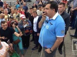 На встрече с жителями Кривого Рога Михаила Саакашвили пытались облить зеленкой