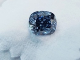 Sotheby`s выставил на торги голубой бриллиант весом более чем 12 карат