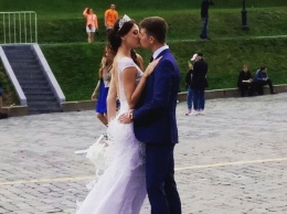 Рапунцель разочаровала поклонников платьем на свадьбе с Дмитренко