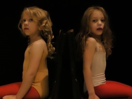 Мем дня: пародия на клип Тины Кароль "Я не перестану" в исполнении маленьких девочек