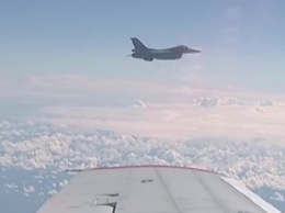 Появилось видео сближения натовского истребителя с самолетом Шойгу