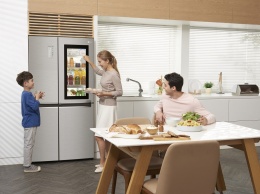 LG выпустила в России холодильник с отзывающимся на стук окошком
