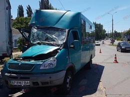 В Бердянске пассажиры маршрутного такси пострадали в ДТП