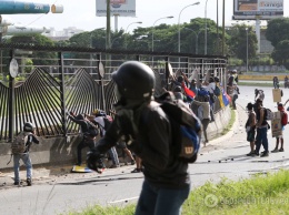 В Венесуэле вооруженные люди напали на парламент: есть пострадавшие - фотофакт