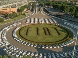 Сеть супермаркетов подарила клиентам рекордное число машин Fiat 500 за два дня