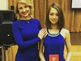 Актриса, сыгравшая Пуговку в "Папиных дочек", получила аттестат об окончании школы